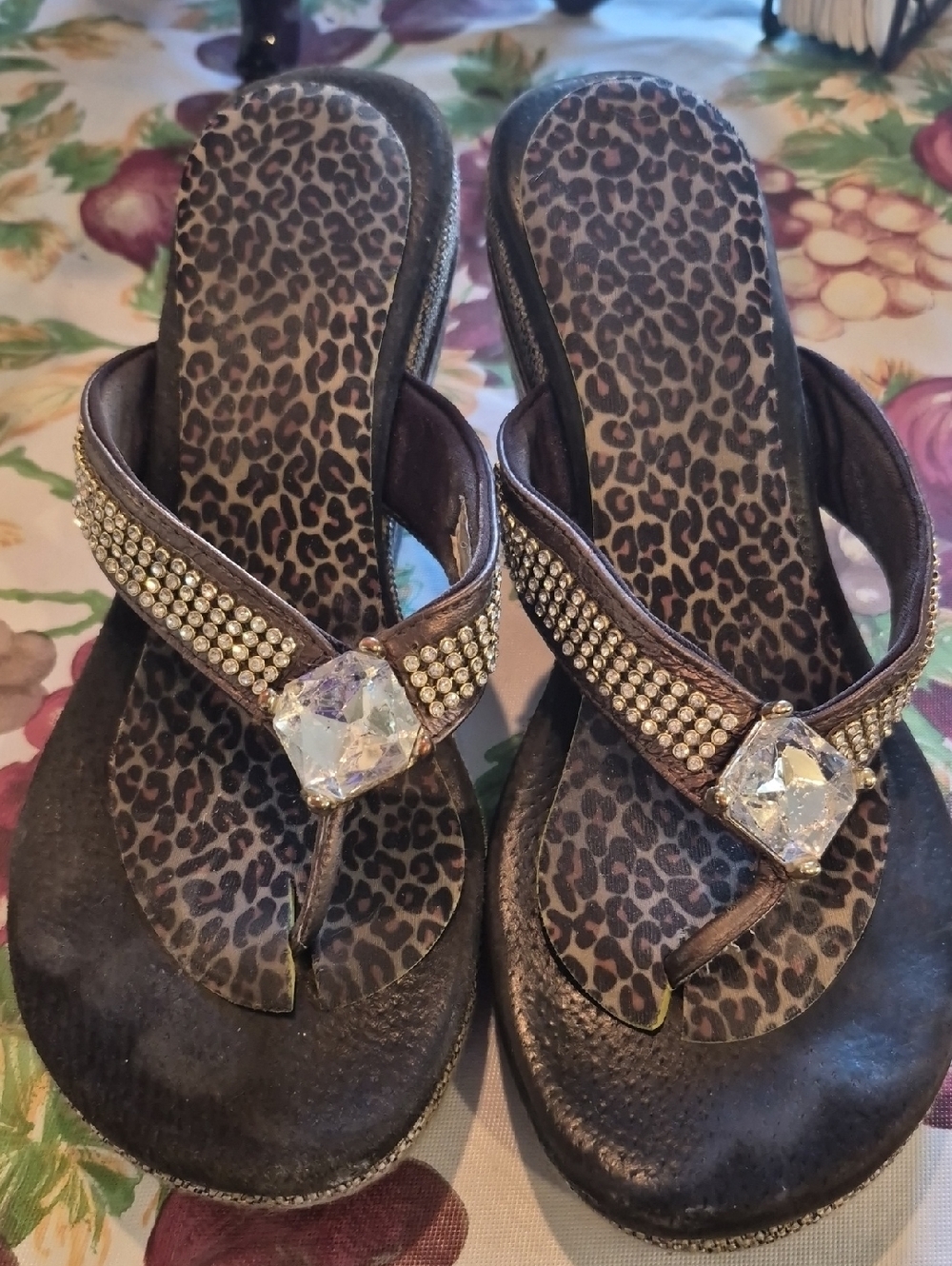Volatile Brown Rhinestone Thong Wedge Sandal sz 7
